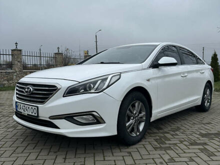 Белый Хендай Соната, объемом двигателя 2 л и пробегом 280 тыс. км за 9999 $, фото 1 на Automoto.ua