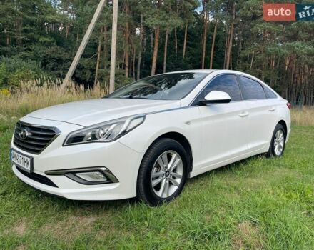 Белый Хендай Соната, объемом двигателя 2 л и пробегом 259 тыс. км за 9100 $, фото 1 на Automoto.ua