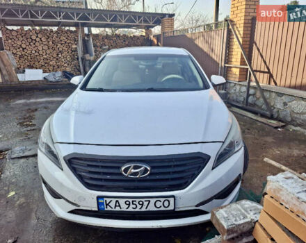 Белый Хендай Соната, объемом двигателя 2.36 л и пробегом 168 тыс. км за 10000 $, фото 1 на Automoto.ua