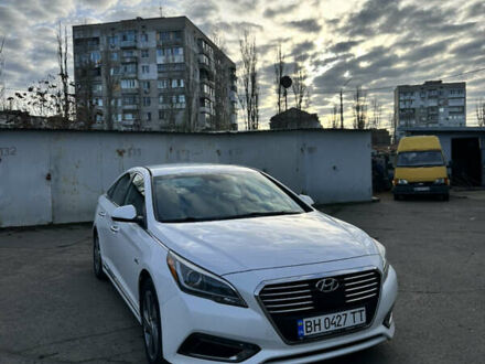 Белый Хендай Соната, объемом двигателя 2 л и пробегом 200 тыс. км за 12000 $, фото 1 на Automoto.ua