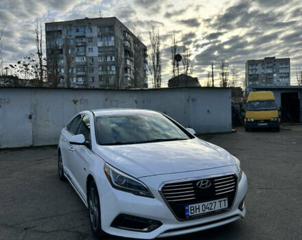 Белый Хендай Соната, объемом двигателя 2 л и пробегом 200 тыс. км за 12000 $, фото 1 на Automoto.ua