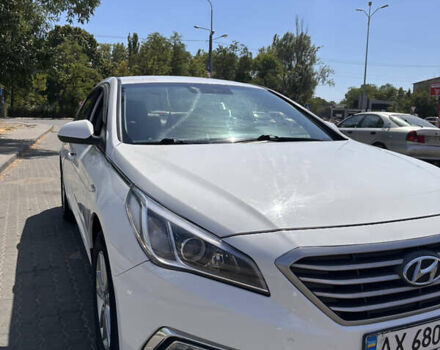 Белый Хендай Соната, объемом двигателя 2 л и пробегом 217 тыс. км за 9500 $, фото 1 на Automoto.ua