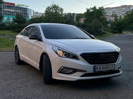 Белый Хендай Соната, объемом двигателя 2 л и пробегом 180 тыс. км за 5650 $, фото 1 на Automoto.ua