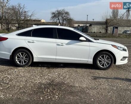 Белый Хендай Соната, объемом двигателя 2.36 л и пробегом 80 тыс. км за 10600 $, фото 1 на Automoto.ua