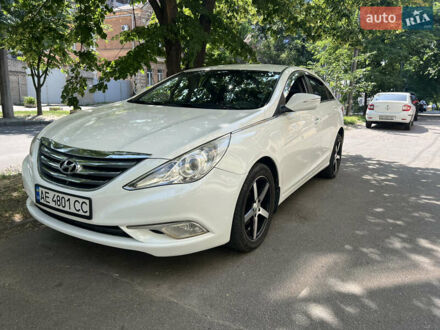 Хендай Соната 2015 в Днепре (Днепропетровске) на Automoto.ua Белый Хендай Соната, объемом двигателя 2 л и пробегом 290 тыс. км за 7550 $, фото 1 на Automoto.ua