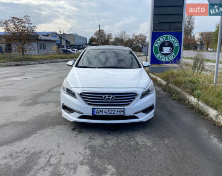 Белый Хендай Соната, объемом двигателя 2.36 л и пробегом 212 тыс. км за 9900 $, фото 1 на Automoto.ua