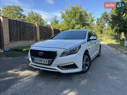 Белый Хендай Соната, объемом двигателя 2 л и пробегом 189 тыс. км за 12300 $, фото 1 на Automoto.ua