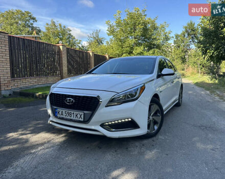 Белый Хендай Соната, объемом двигателя 2 л и пробегом 189 тыс. км за 12300 $, фото 1 на Automoto.ua