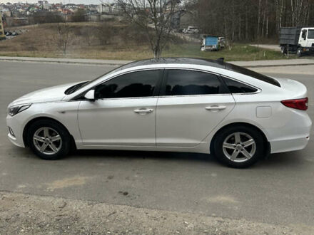Хендай Соната 2015 у Тернополі на Automoto.ua Білий Хендай Соната, об'ємом двигуна 2 л та пробігом 291 тис. км за 10899 $, фото 1 на Automoto.ua