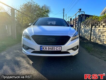 Белый Хендай Соната, объемом двигателя 2 л и пробегом 300 тыс. км за 12500 $, фото 1 на Automoto.ua