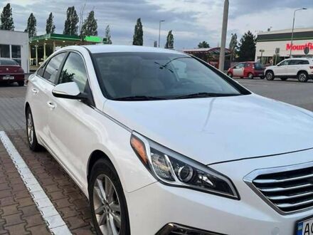 Хендай Соната 2015 в Ужгороде на Automoto.ua Белый Хендай Соната, объемом двигателя 1.6 л и пробегом 107 тыс. км за 11404 $, фото 1 на Automoto.ua