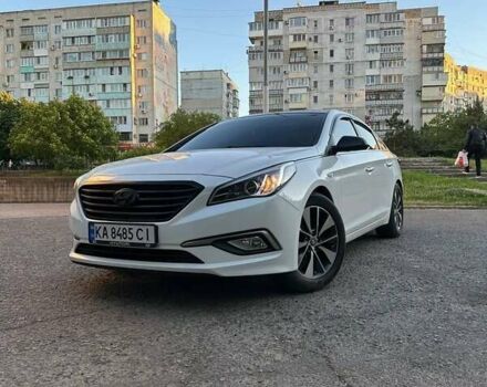 Белый Хендай Соната, объемом двигателя 2 л и пробегом 350 тыс. км за 5500 $, фото 1 на Automoto.ua