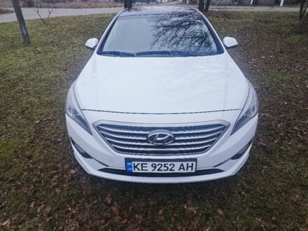 Білий Хендай Соната, об'ємом двигуна 2 л та пробігом 199 тис. км за 9800 $, фото 1 на Automoto.ua