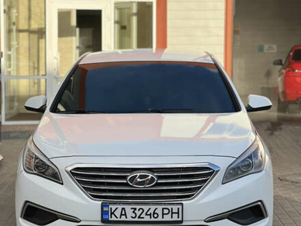 Белый Хендай Соната, объемом двигателя 2.36 л и пробегом 116 тыс. км за 12250 $, фото 1 на Automoto.ua