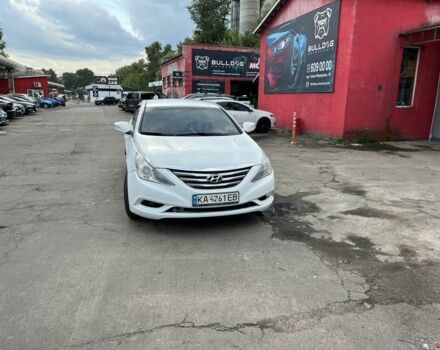 Белый Хендай Соната, объемом двигателя 2 л и пробегом 390 тыс. км за 5800 $, фото 1 на Automoto.ua