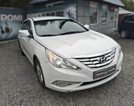 Белый Хендай Соната, объемом двигателя 2 л и пробегом 338 тыс. км за 7800 $, фото 1 на Automoto.ua