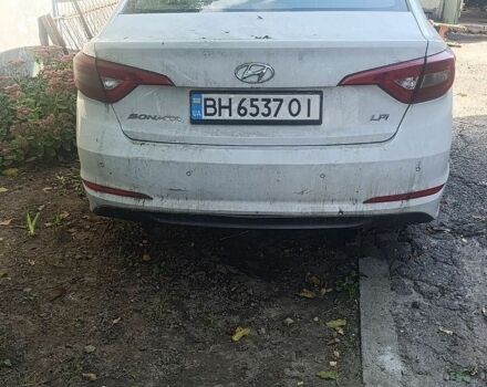 Белый Хендай Соната, объемом двигателя 2 л и пробегом 280 тыс. км за 3500 $, фото 1 на Automoto.ua