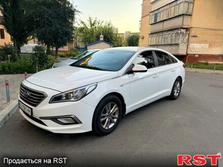 Белый Хендай Соната, объемом двигателя 2 л и пробегом 330 тыс. км за 11000 $, фото 1 на Automoto.ua