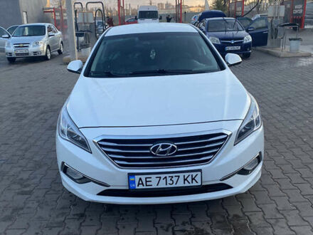 Белый Хендай Соната, объемом двигателя 2 л и пробегом 190 тыс. км за 11500 $, фото 1 на Automoto.ua