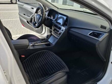 Белый Хендай Соната, объемом двигателя 2 л и пробегом 86 тыс. км за 12900 $, фото 1 на Automoto.ua