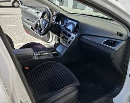 Белый Хендай Соната, объемом двигателя 2 л и пробегом 86 тыс. км за 12900 $, фото 1 на Automoto.ua