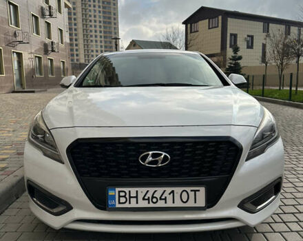 Білий Хендай Соната, об'ємом двигуна 2 л та пробігом 123 тис. км за 14000 $, фото 1 на Automoto.ua