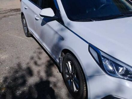 Хендай Соната 2016 в Киеве на Automoto.ua Белый Хендай Соната, объемом двигателя 2 л и пробегом 195 тыс. км за 11000 $, фото 1 на Automoto.ua