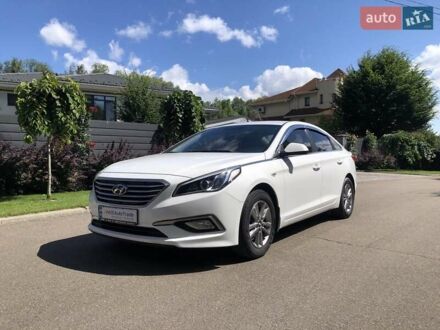 Білий Хендай Соната, об'ємом двигуна 2 л та пробігом 386 тис. км за 10390 $, фото 1 на Automoto.ua