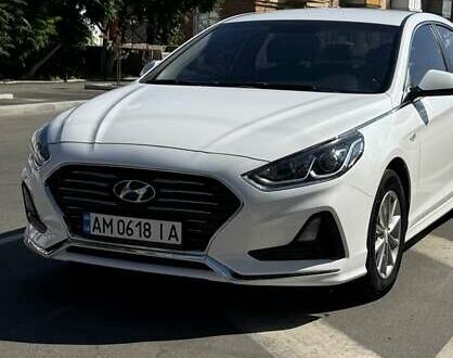 Білий Хендай Соната, об'ємом двигуна 2 л та пробігом 110 тис. км за 17300 $, фото 1 на Automoto.ua