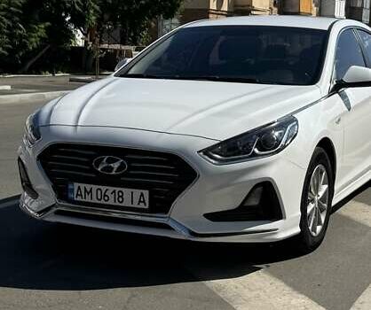 Білий Хендай Соната, об'ємом двигуна 2 л та пробігом 110 тис. км за 17300 $, фото 1 на Automoto.ua