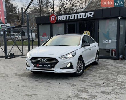 Белый Хендай Соната, объемом двигателя 2 л и пробегом 275 тыс. км за 12500 $, фото 1 на Automoto.ua