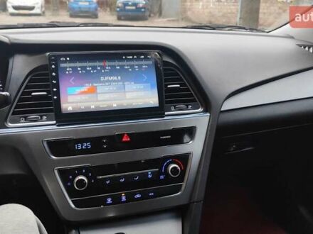 Белый Хендай Соната, объемом двигателя 2 л и пробегом 410 тыс. км за 12500 $, фото 1 на Automoto.ua