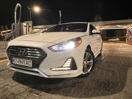 Белый Хендай Соната, объемом двигателя 2.36 л и пробегом 142 тыс. км за 15000 $, фото 1 на Automoto.ua