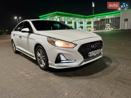 Белый Хендай Соната, объемом двигателя 2.36 л и пробегом 80 тыс. км за 13000 $, фото 1 на Automoto.ua