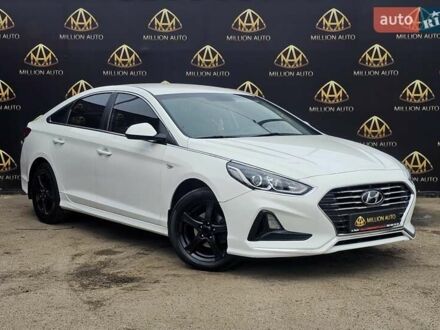 Білий Хендай Соната, об'ємом двигуна 2 л та пробігом 227 тис. км за 11800 $, фото 1 на Automoto.ua