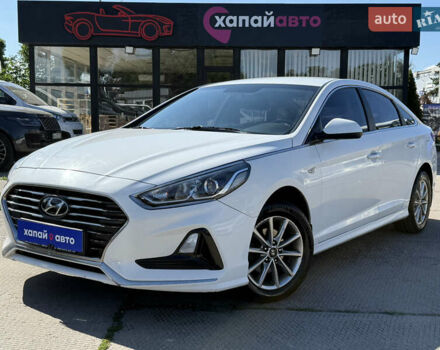 Білий Хендай Соната, об'ємом двигуна 2 л та пробігом 350 тис. км за 11500 $, фото 1 на Automoto.ua