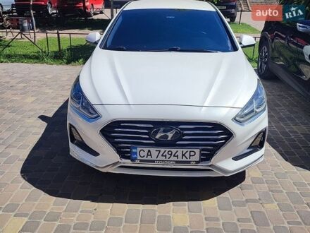 Белый Хендай Соната, объемом двигателя 2 л и пробегом 270 тыс. км за 12350 $, фото 1 на Automoto.ua