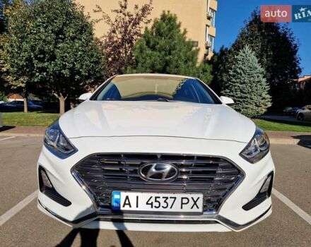 Білий Хендай Соната, об'ємом двигуна 2.36 л та пробігом 85 тис. км за 15000 $, фото 1 на Automoto.ua