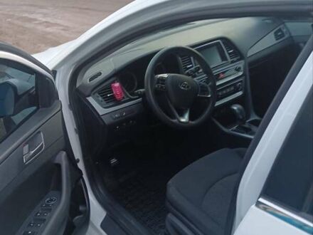 Белый Хендай Соната, объемом двигателя 2.4 л и пробегом 131 тыс. км за 14950 $, фото 1 на Automoto.ua