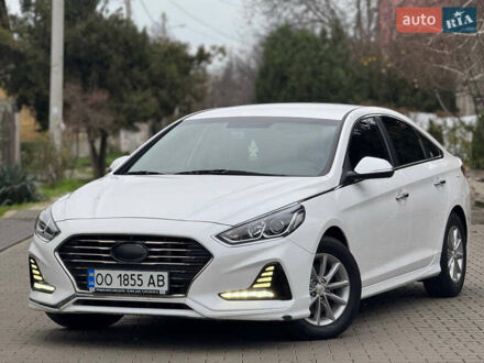 Білий Хендай Соната, об'ємом двигуна 1.69 л та пробігом 151 тис. км за 14000 $, фото 1 на Automoto.ua