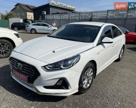 Білий Хендай Соната, об'ємом двигуна 2 л та пробігом 275 тис. км за 9650 $, фото 1 на Automoto.ua