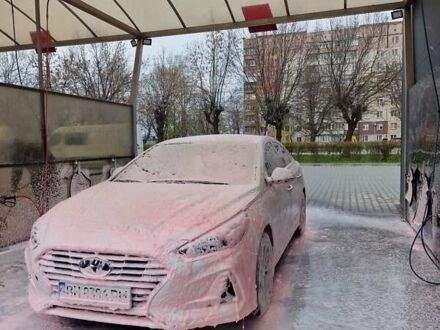 Белый Хендай Соната, объемом двигателя 2 л и пробегом 400 тыс. км за 16500 $, фото 1 на Automoto.ua