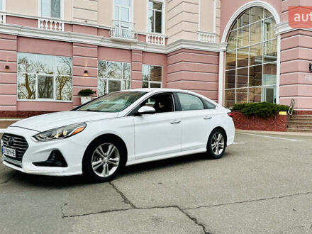 Белый Хендай Соната, объемом двигателя 2.36 л и пробегом 46 тыс. км за 14000 $, фото 1 на Automoto.ua