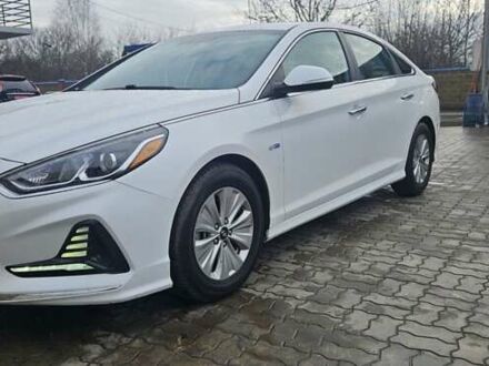 Белый Хендай Соната, объемом двигателя 0 л и пробегом 152 тыс. км за 15900 $, фото 1 на Automoto.ua