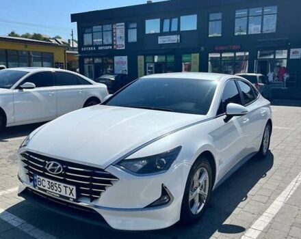 Белый Хендай Соната, объемом двигателя 2 л и пробегом 215 тыс. км за 17900 $, фото 1 на Automoto.ua