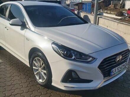 Хендай Соната 2019 в Киеве на Automoto.ua Белый Хендай Соната, объемом двигателя 2 л и пробегом 197 тыс. км за 18999 $, фото 1 на Automoto.ua