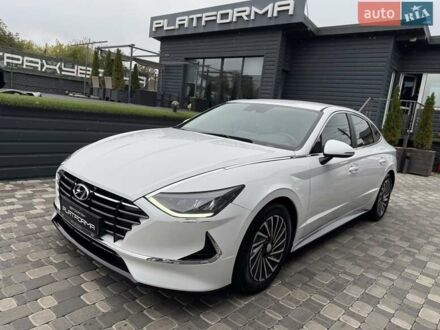 Хендай Соната 2020 в Киеве на Automoto.ua Белый Хендай Соната, объемом двигателя 2 л и пробегом 120 тыс. км за 21900 $, фото 1 на Automoto.ua
