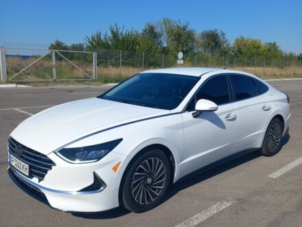 Білий Хендай Соната, об'ємом двигуна 2 л та пробігом 80 тис. км за 21500 $, фото 1 на Automoto.ua