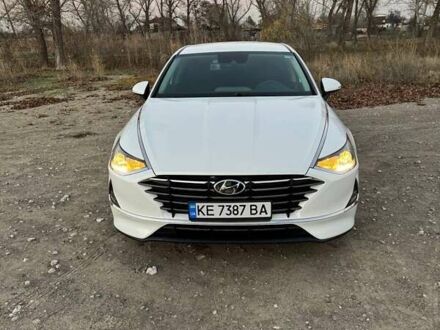 Білий Хендай Соната, об'ємом двигуна 2 л та пробігом 115 тис. км за 20000 $, фото 1 на Automoto.ua