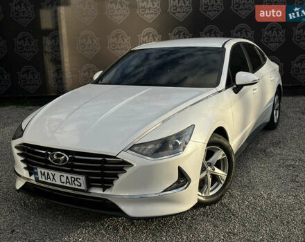 Белый Хендай Соната, объемом двигателя 2 л и пробегом 121 тыс. км за 19700 $, фото 1 на Automoto.ua